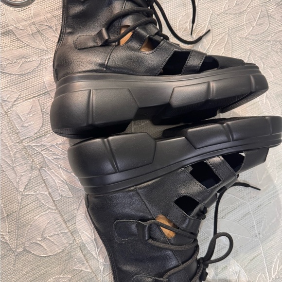 Chunky Platform Cutout Lace-Up Sandal Boots
Estimated Size: Women’s US 7.5 – 8 - Picture 5 of 10